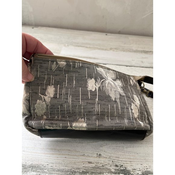 Bueno mini zippered clutch bag with detachable strap - Picture 2 of 9